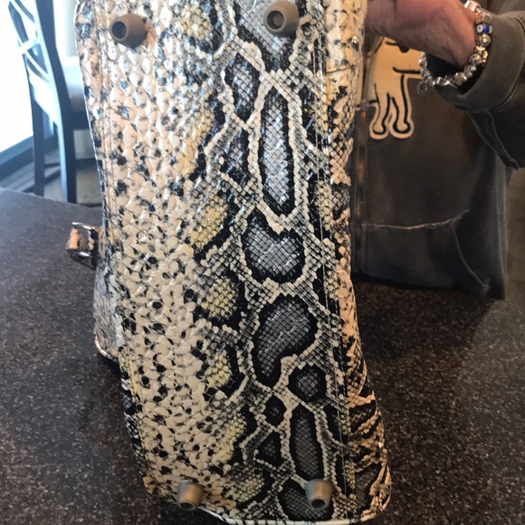 Kathy Von Zeeland Vegan Overnight Bag - Picture 3 of 8